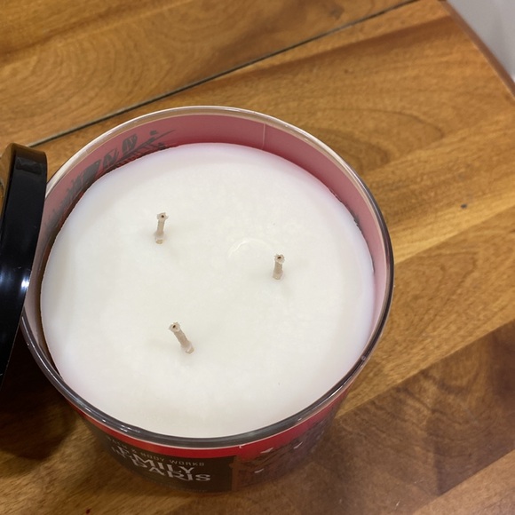 NWT.  Bath & Body Works, 3-wick candle. - Picture 3 of 10